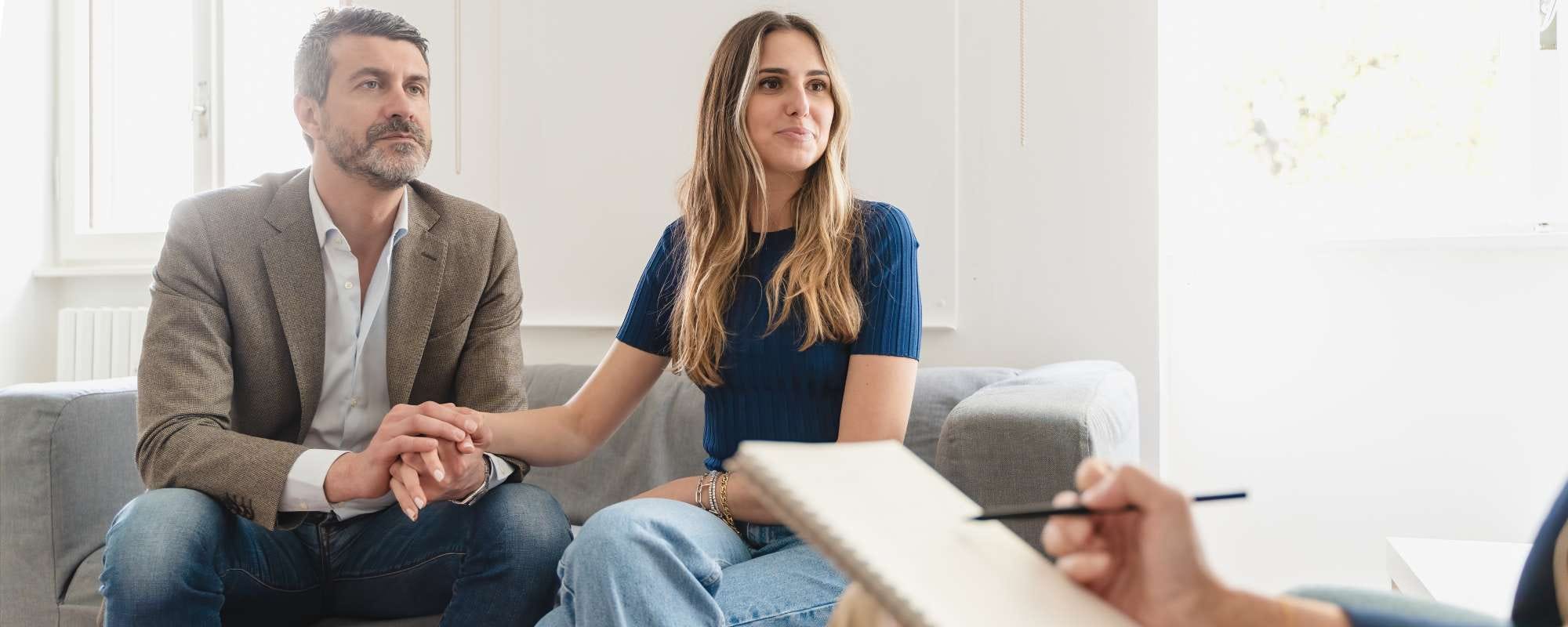 homem e mulher em terapia de casal homem e mulher em terapia de casal
