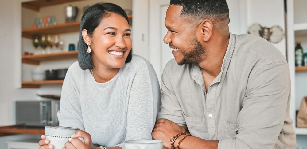 casal feliz a tomar um chá casal feliz a tomar um chá