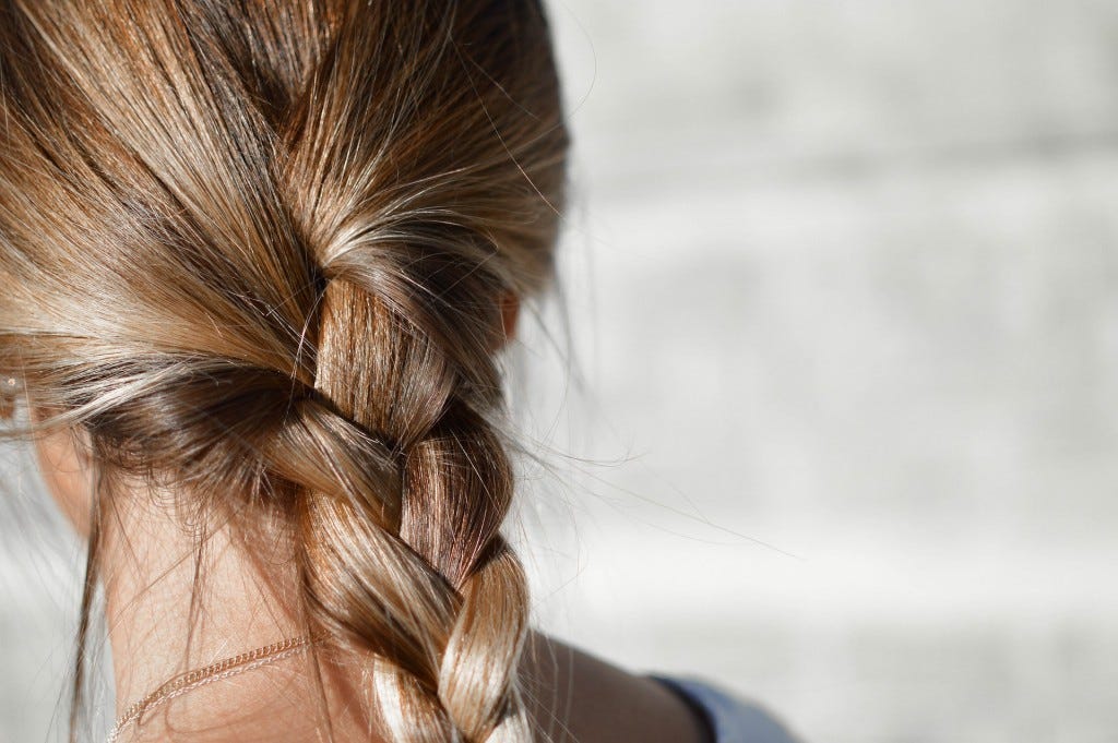 cabelo de mulher com trança cabelo de mulher com trança